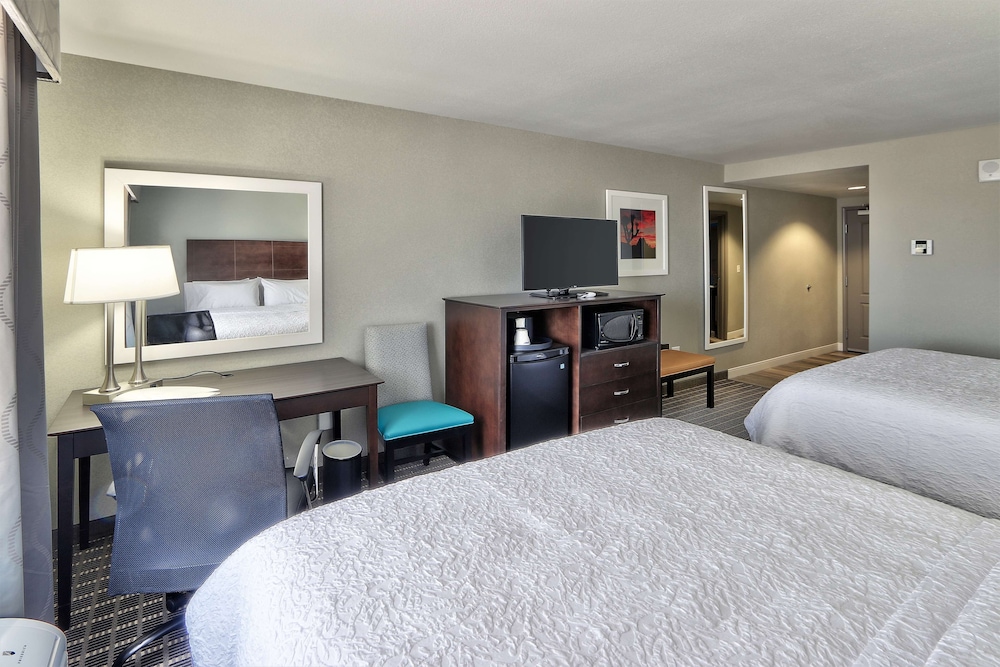 Hampton Inn & Suites Albuquerque Airport - photo 12