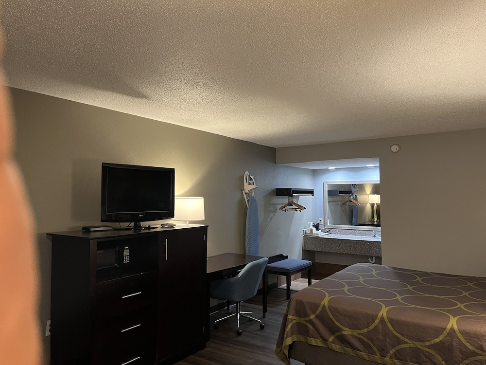 Super 8 by Wyndham Meridian - photo 17