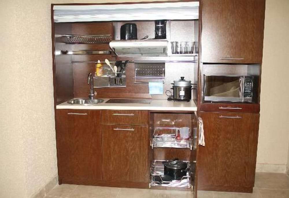 Hillsboro Inn & Suites - photo 9