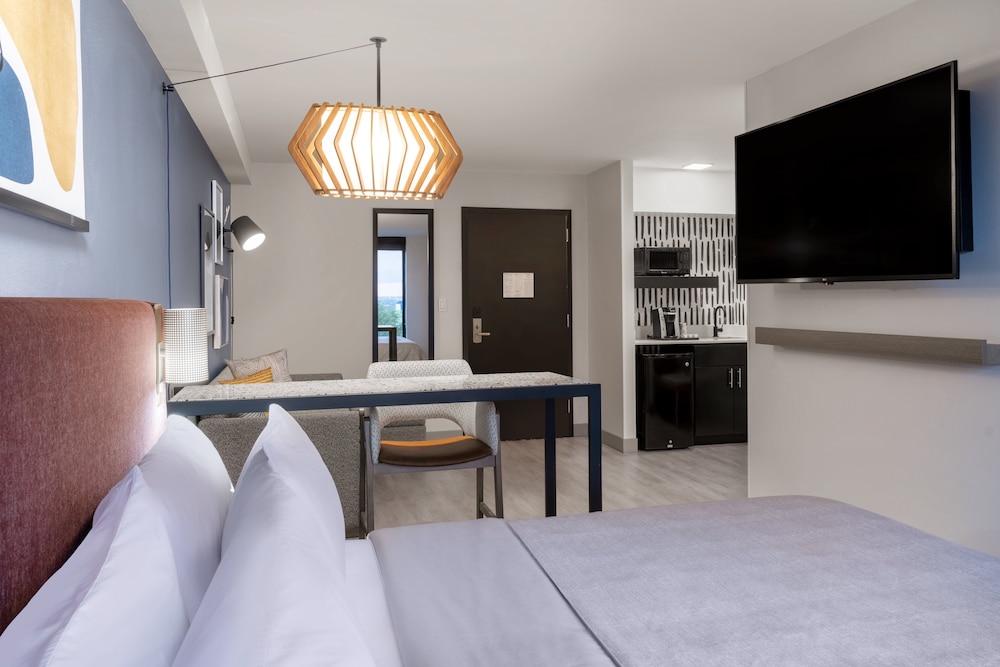 Atwell Suites Austin Airport by IHG - photo 23