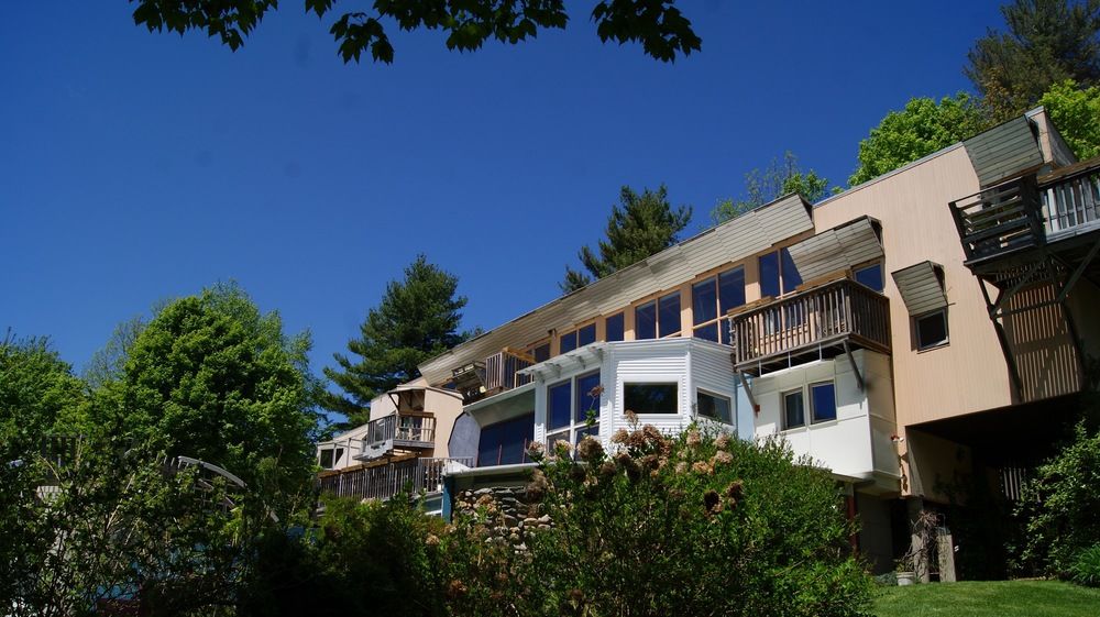 A Stone Wall Inn in Windham, United States