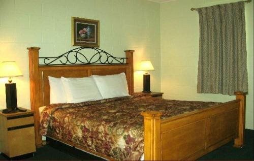 White Columns Motel - photo 32