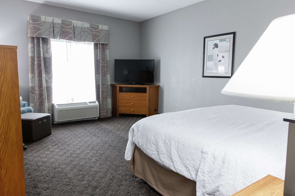 Hampton Inn & Suites Chesapeake Square Mall - photo 17