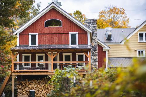 The Village Inn — hotel in Lyndonville