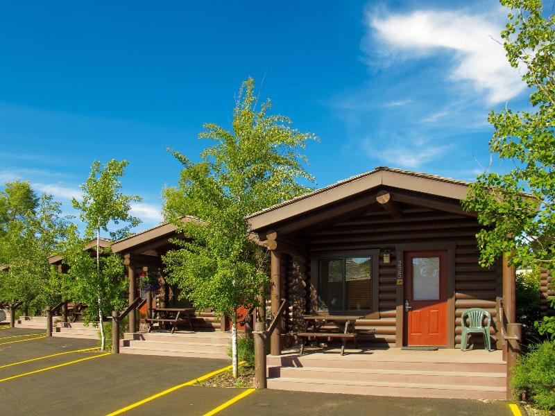 Elk Country Inn - photo 2
