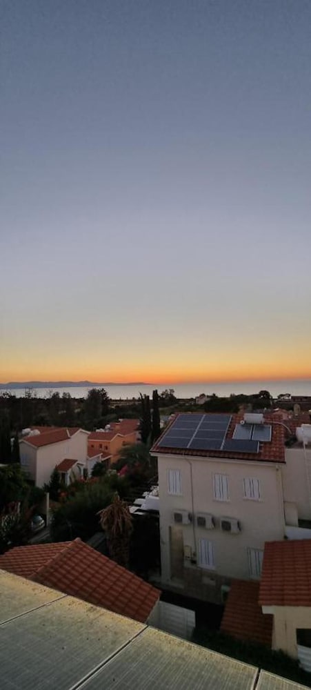 Fab Sea And Mountain View Villa Walking Distance From the Sandy Beach — 4-Star Luxury Hotel in Argaka, Cyprus