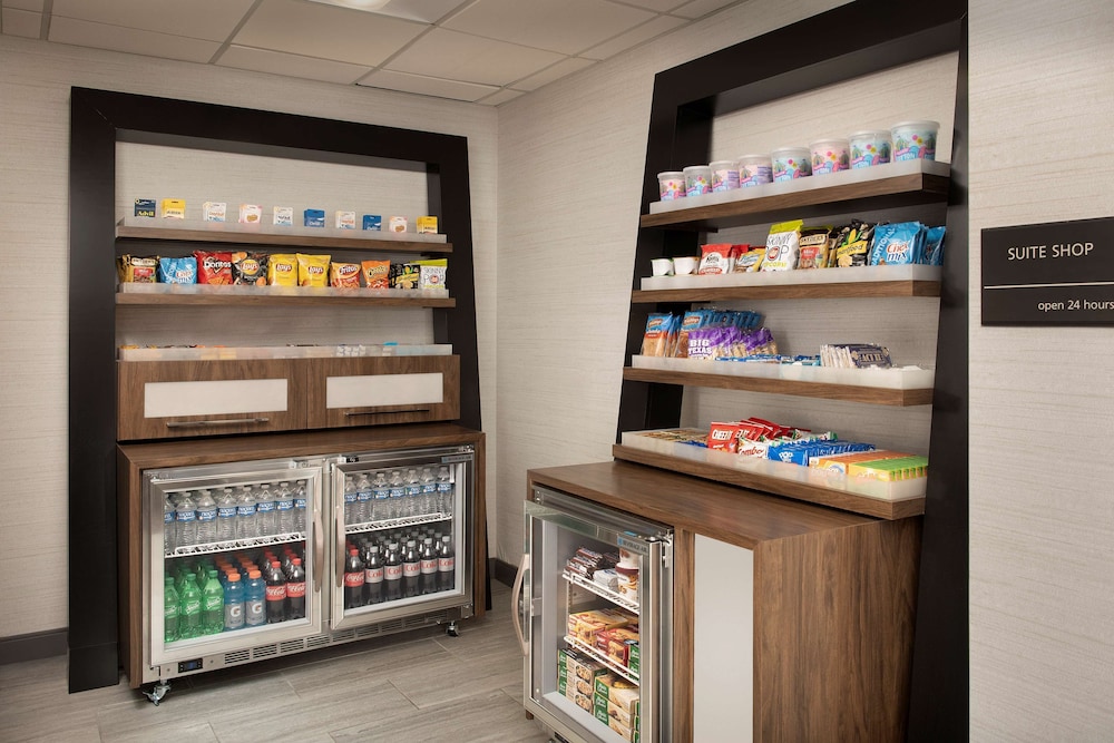 Hampton Inn & Suites Alpharetta - photo 39