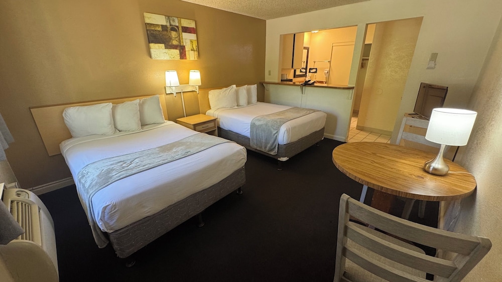 California Suites Hotel - photo 15