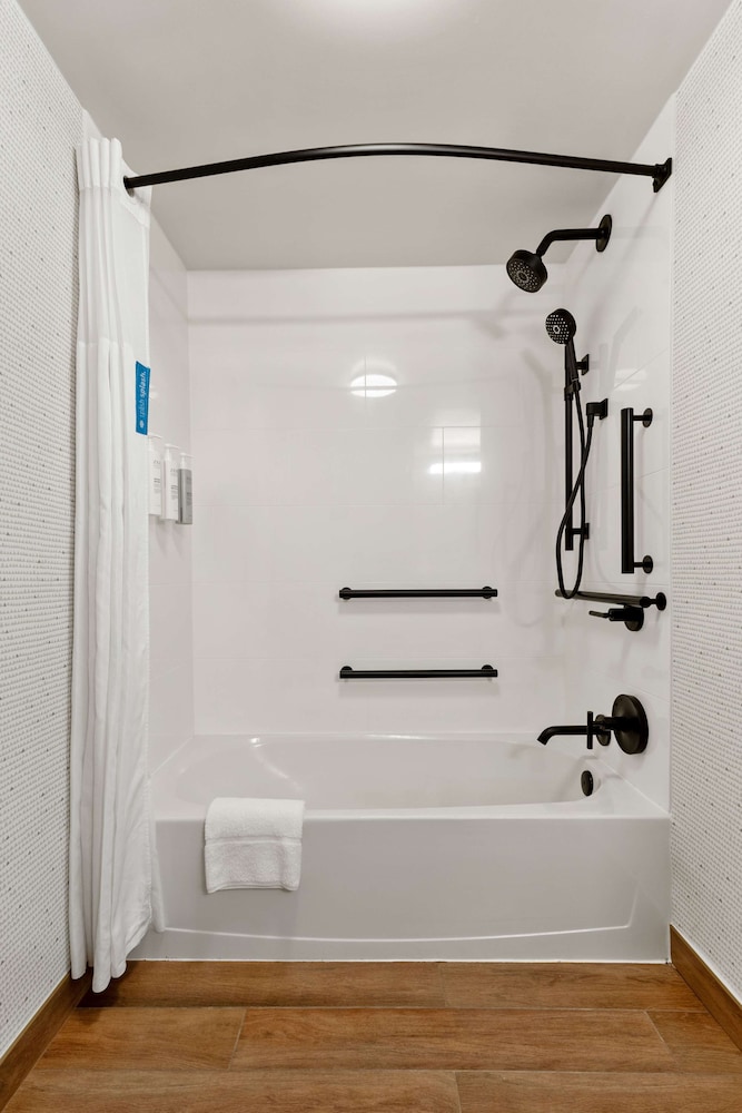 Hampton Inn & Suites Lake George - photo 40