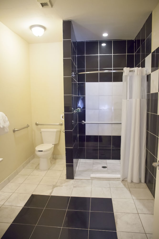 Niagara Crossing Hotel & Spa - photo 21