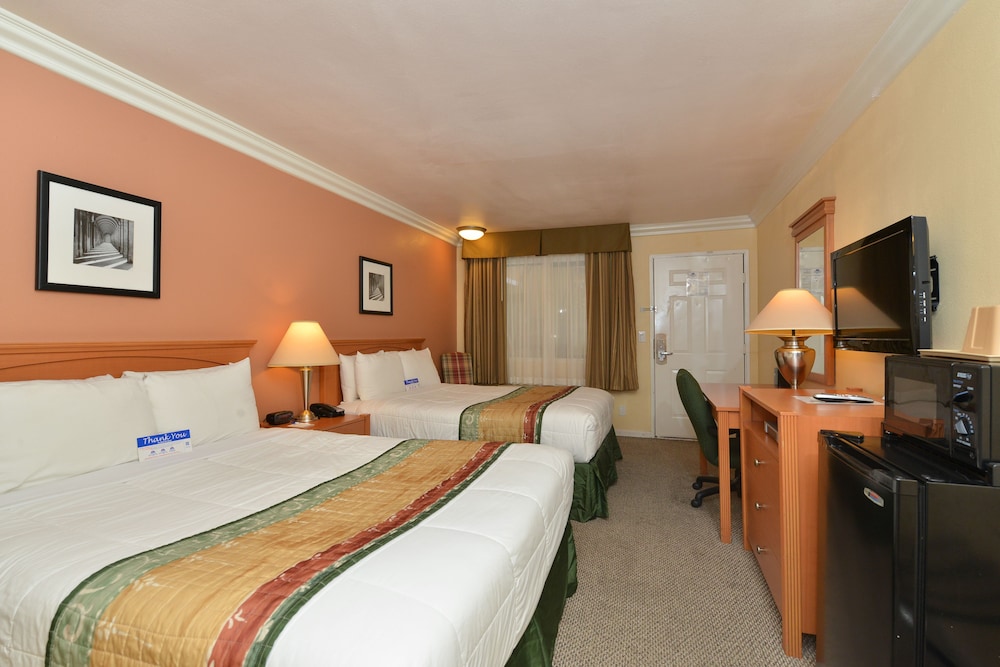 Inn By The Sfo - photo 5