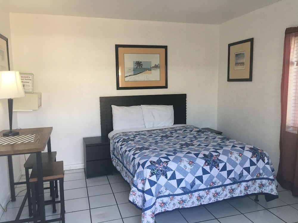 Richard's Pet Friendly Motel - photo 3