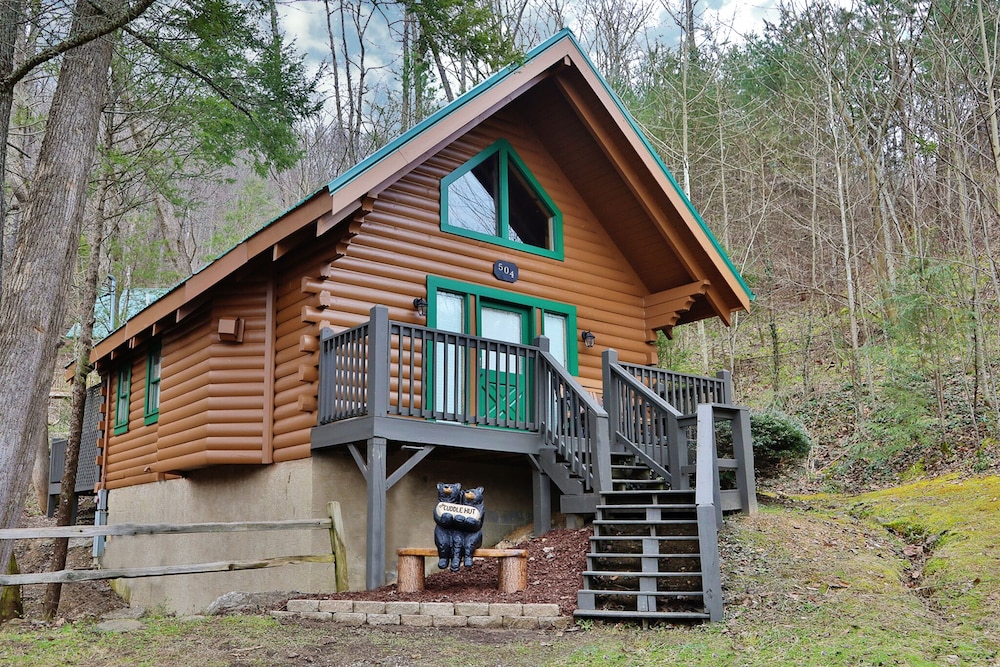 The Cuddle Hut — 4-Star Luxury Hotel in Gatlinburg, United States