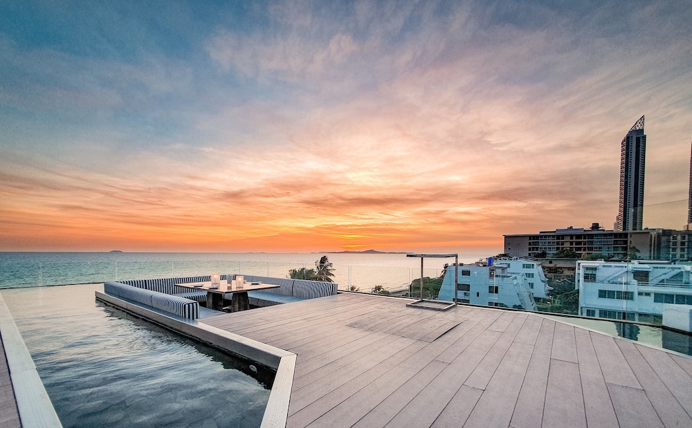 Veranda Beachfront Residence Pattaya — 4-Star Luxury Hotel in Pattaya, Thailand