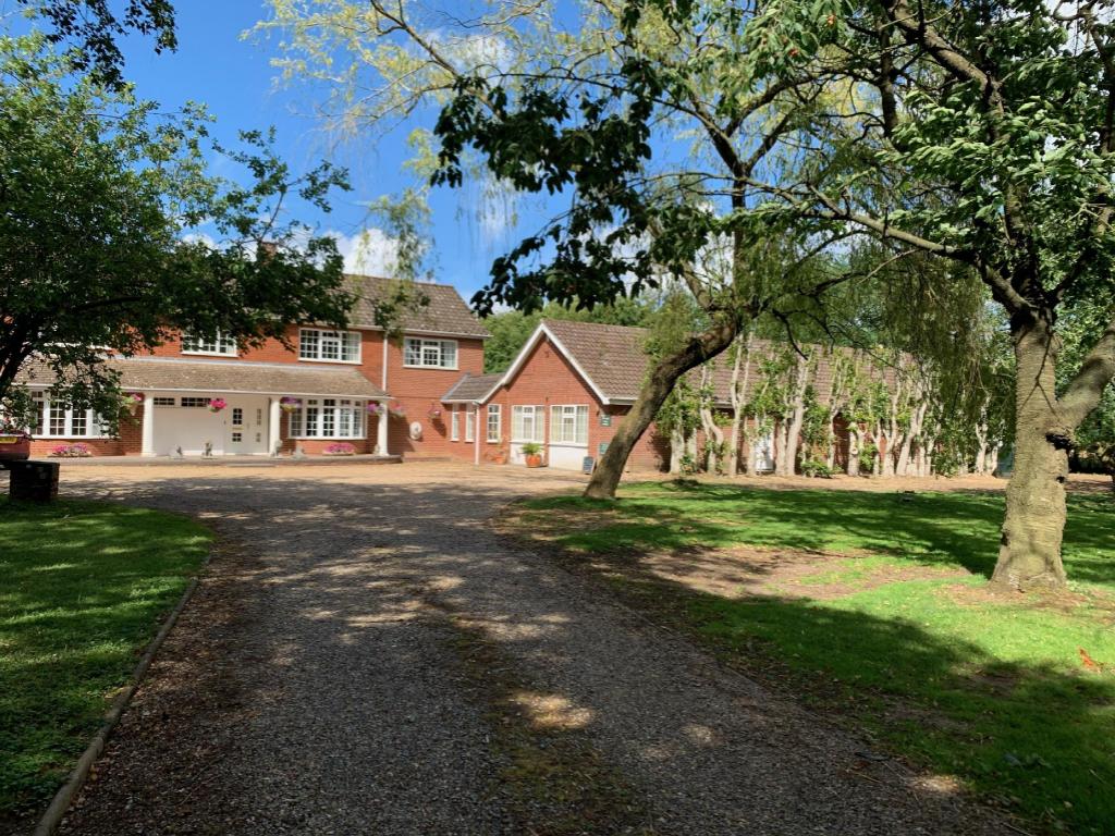 Aldercarr Hall — 4-Star Luxury Hotel in Attleborough, United Kingdom