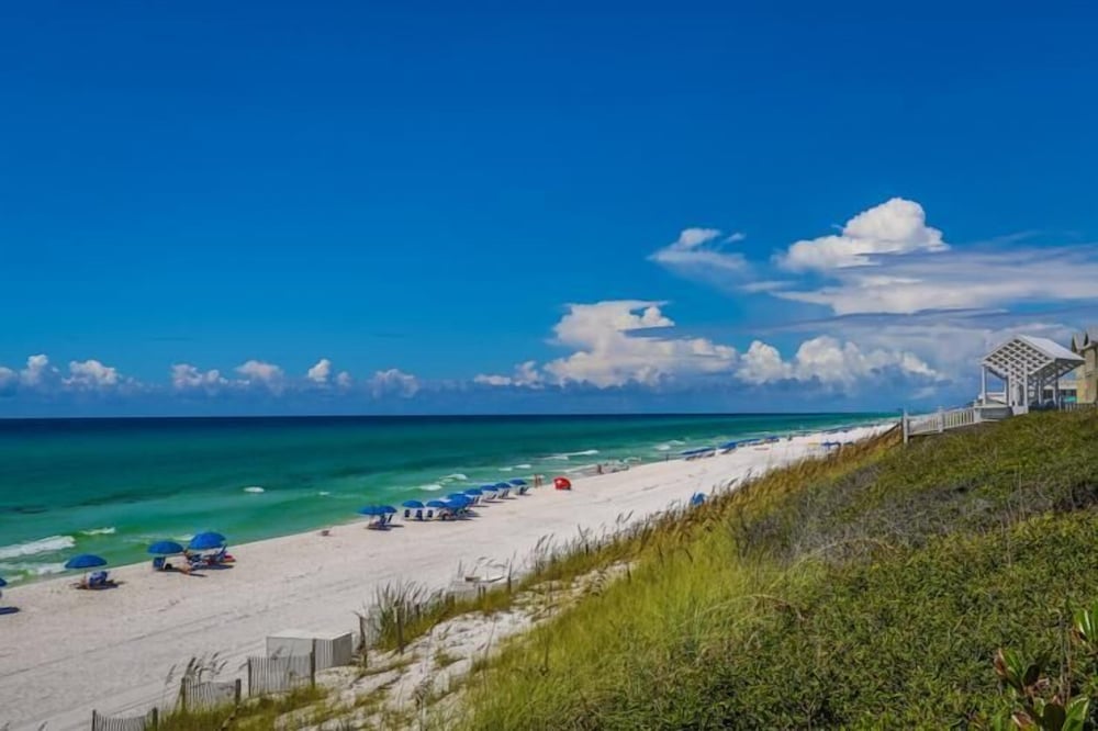Camino de la Playa 4 Bedroom Holiday Home by Five Star Properties — 4-Star Luxury Hotel in Seaside, United States