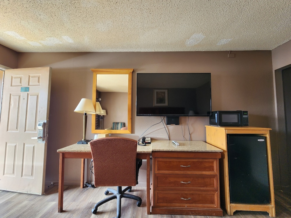 Satellite Inn - photo 10