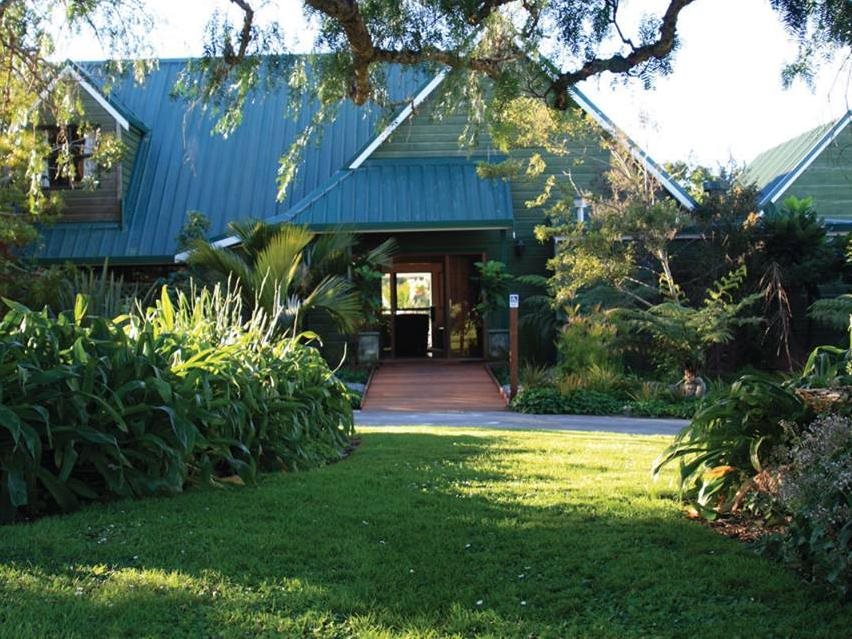 Tawharanui Lodge — 4-Star Luxury Hotel in Warkworth, New Zealand