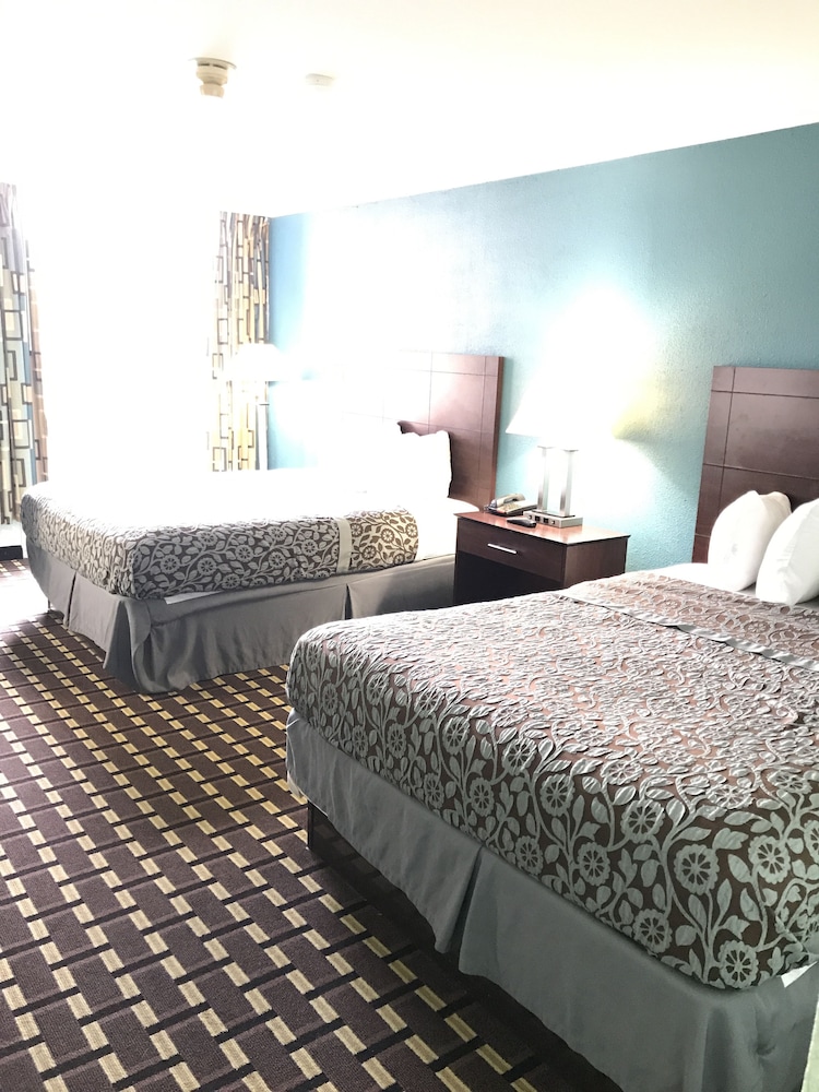 Days Inn by Wyndham Fort Wright Cincinnati Area - photo 13
