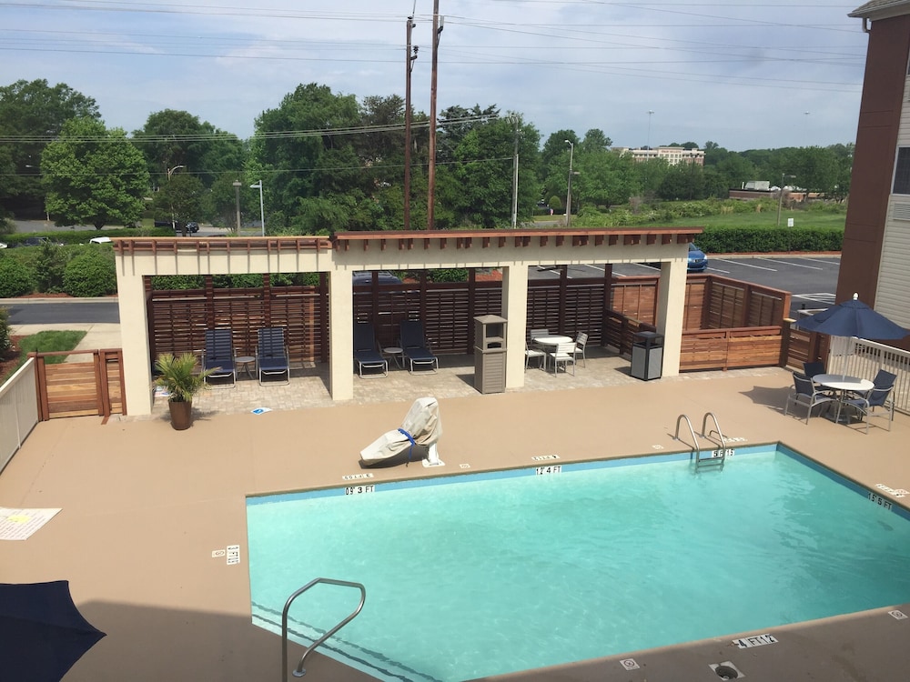 Candlewood Suites Charlotte Arrowood by IHG - photo 19