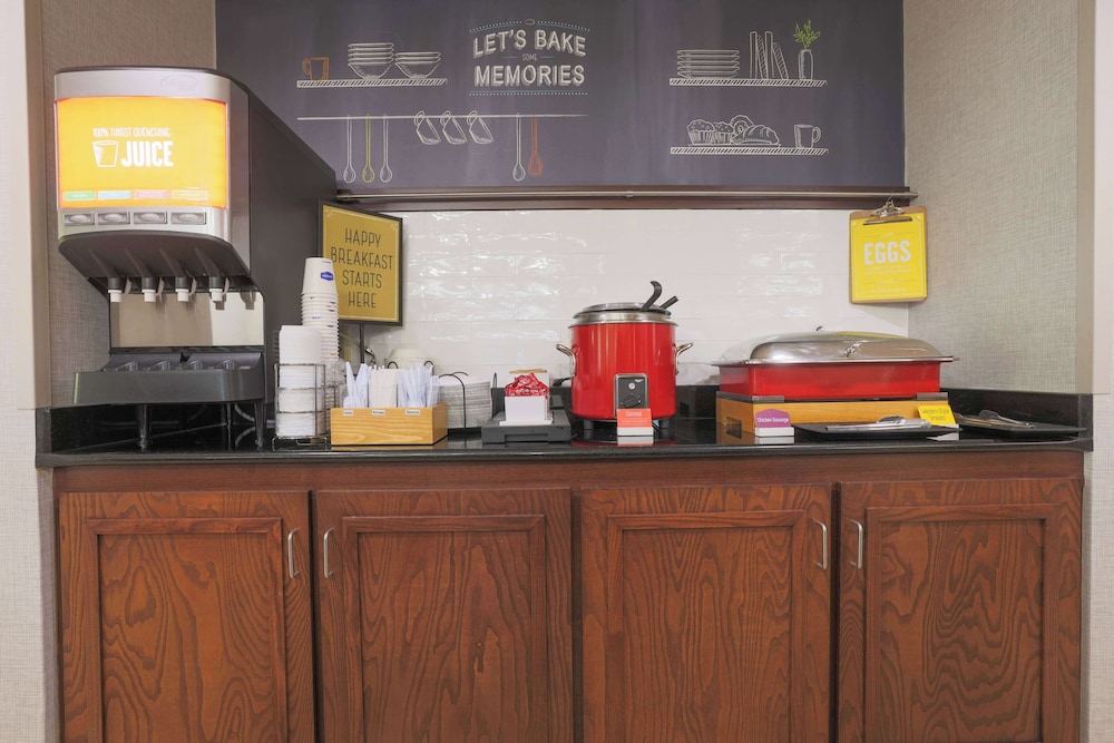 Hampton Inn Raleigh Garner - photo 26