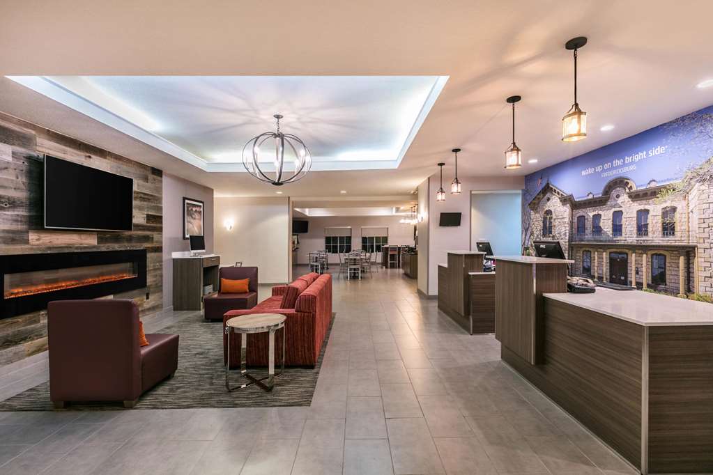 La Quinta Inn & Suites by Wyndham Fredericksburg - photo 7