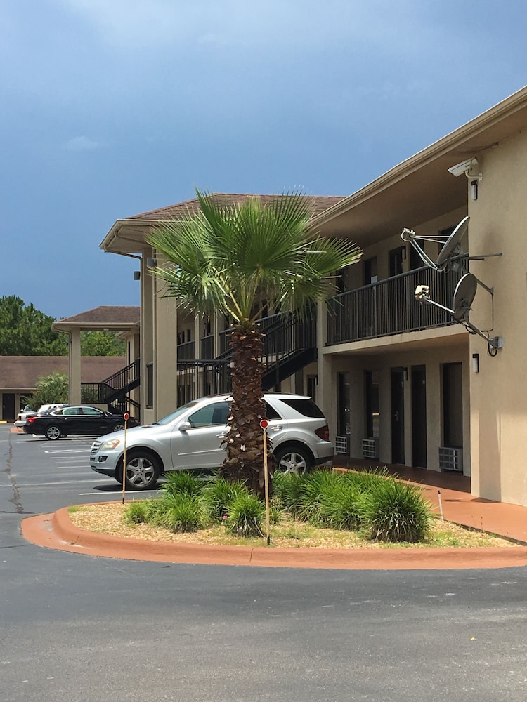 Days Inn by Wyndham Lake City I 10 - photo 23