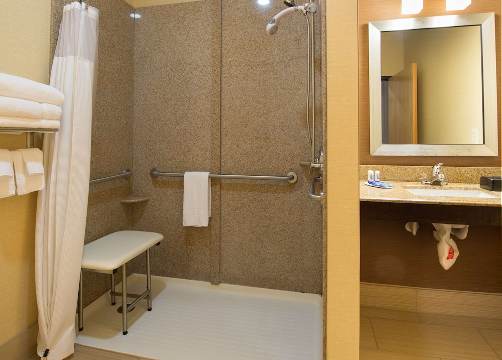 Hampton Inn Gainesville - photo 13