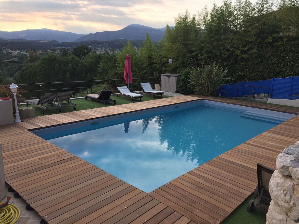 Chambre D'hotes Le Clos 67 — 4-Star Luxury Hotel in Saint-Paul-De-Vence, France