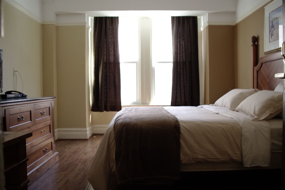 Yale Hotel - photo 8