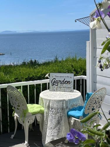 Donna’s Bed & Breakfast — White Rock — photo 3