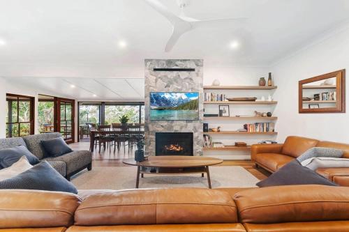 Executive Paradise High On Hill With Incredible Views Firepit Games Perfect For Groups Of Family And Friends — Maleny