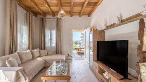 Milion Fantasy House — 4-Star Luxury Hotel in Adamas, Greece