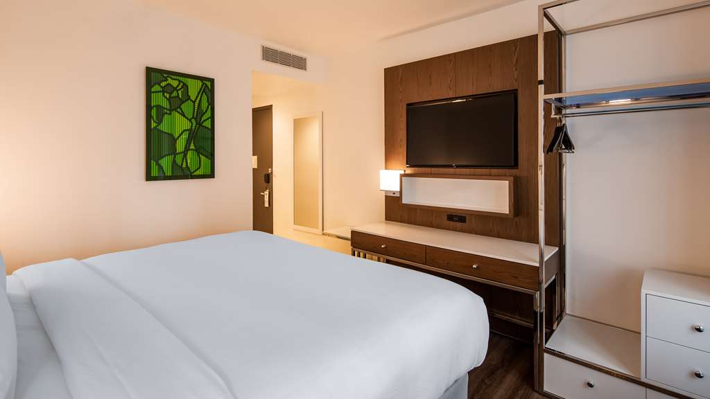 Best Western Premier Empire State Hotel - photo 12