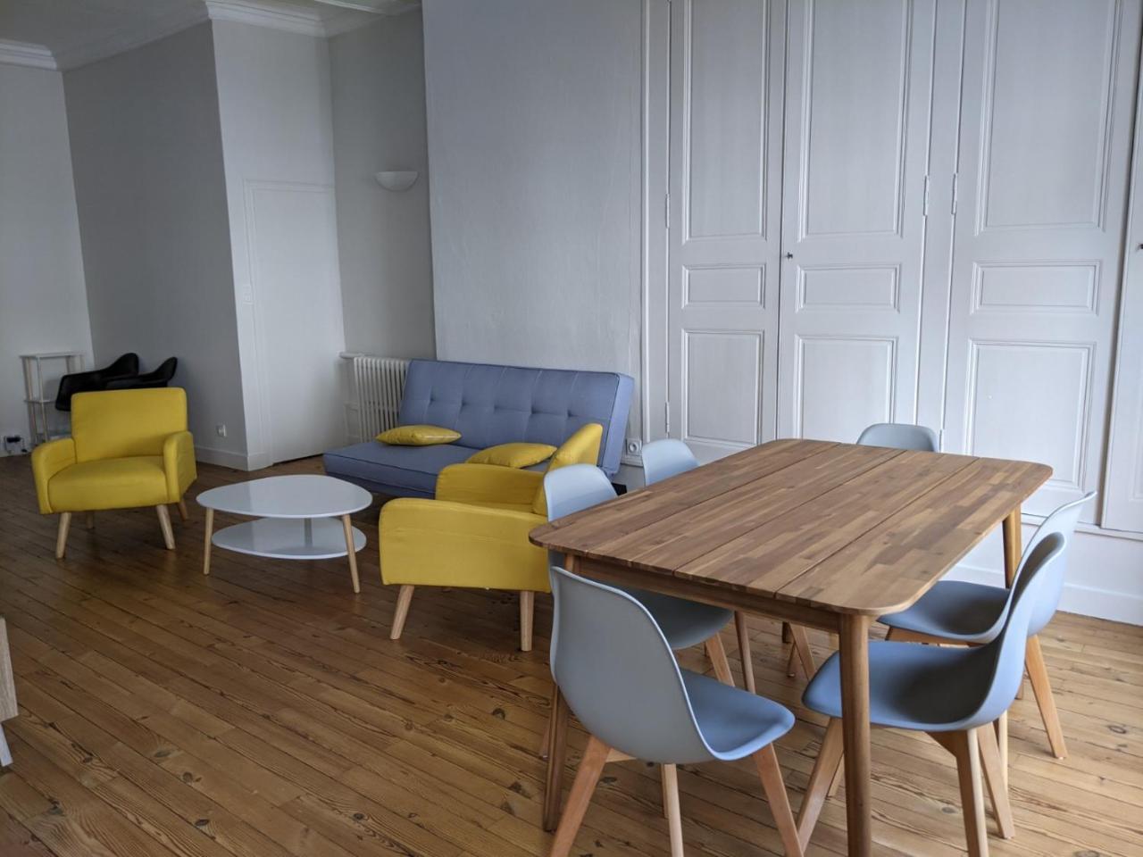 Logis Ville 24h Mans Zoo Prytanee Golfe 6 Pers — 4-Star Luxury Hotel in La Fleche, France