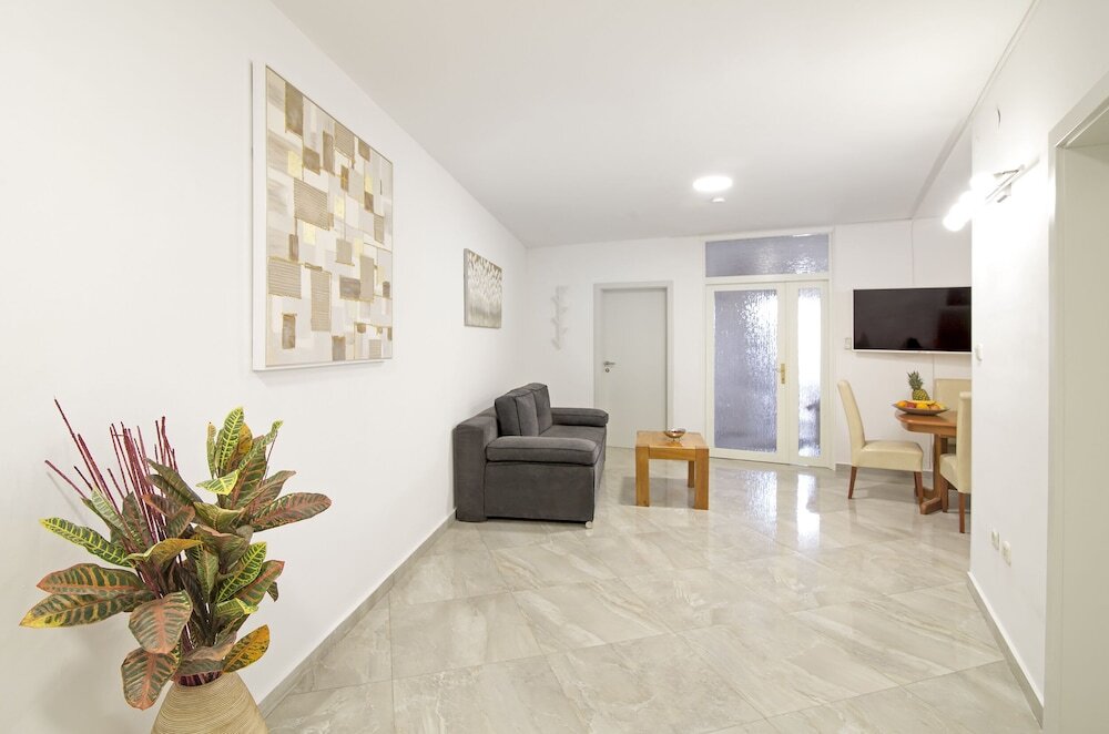 Villa Antea Apartments with Free Parking