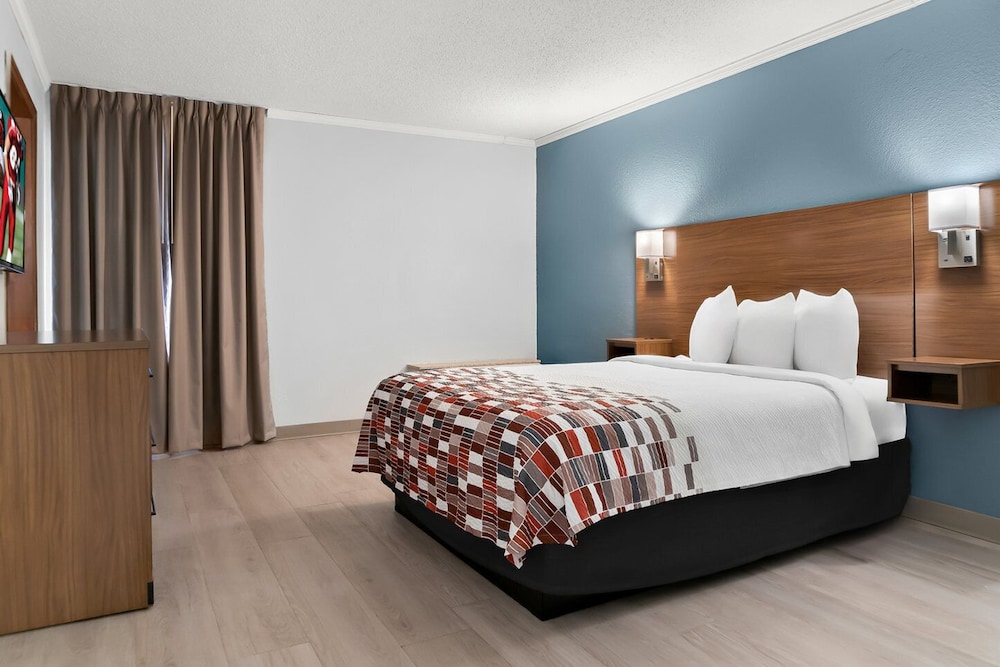 Red Roof Inn Auburn Hills - photo 16