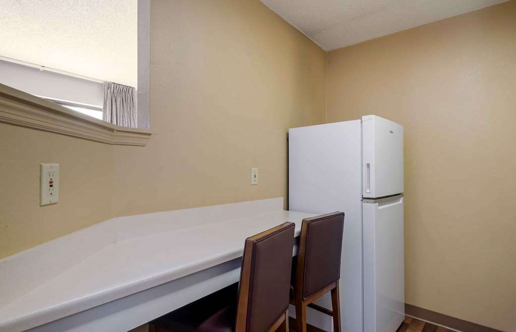 Extended Stay America Select Suites Tampa Airport Memorial - photo 21