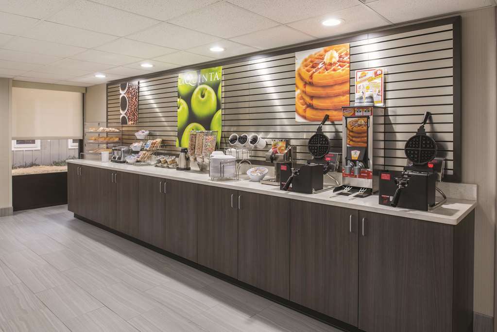 La Quinta Inn & Suites by Wyndham Festus St. Louis South - photo 29