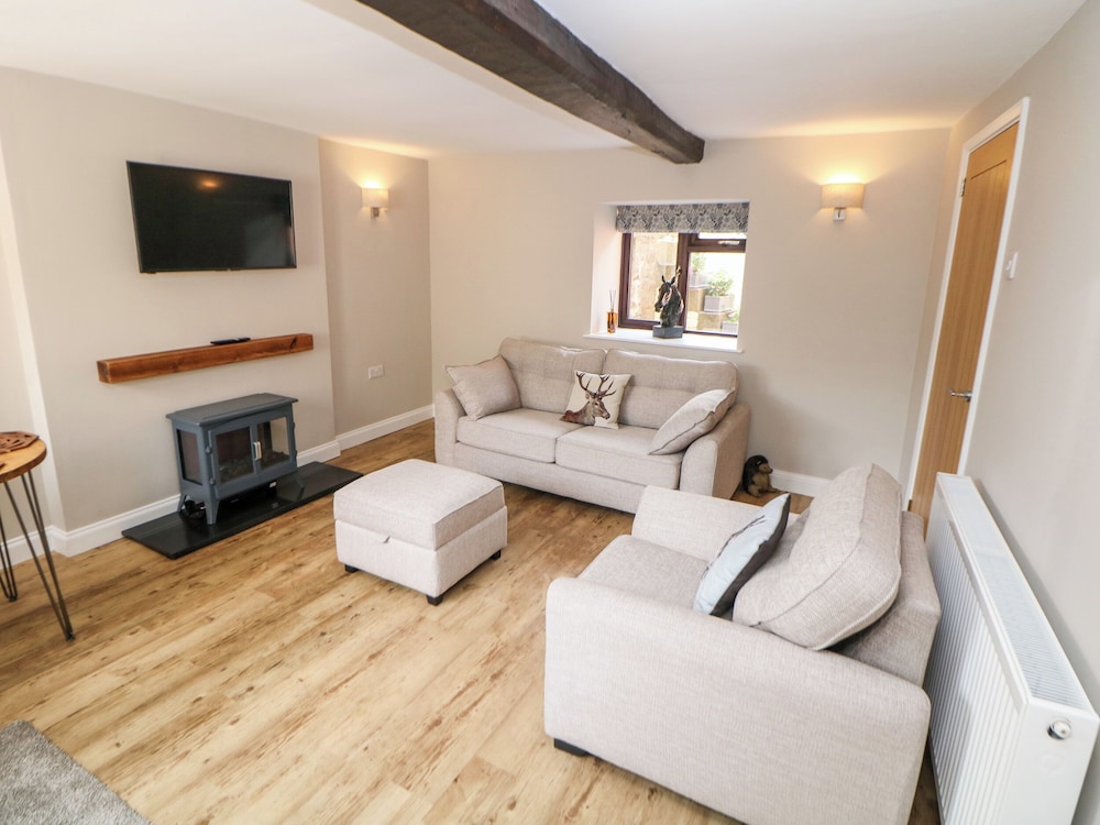 Smithy Cottage — 4-Star Luxury Hotel in Dronfield, United Kingdom