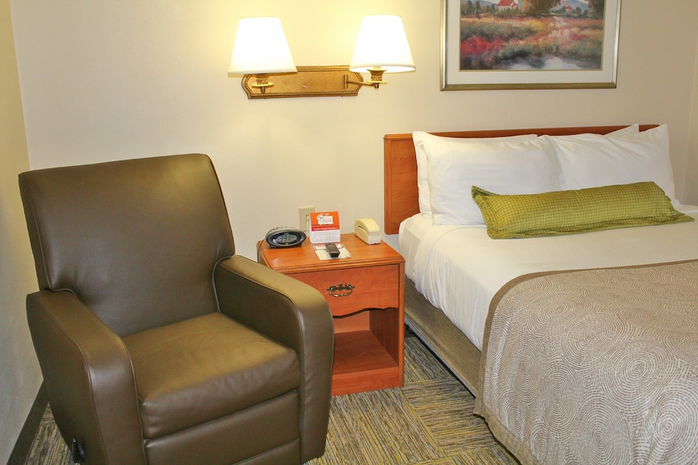 Candlewood Suites Syracuse Airport - photo 13