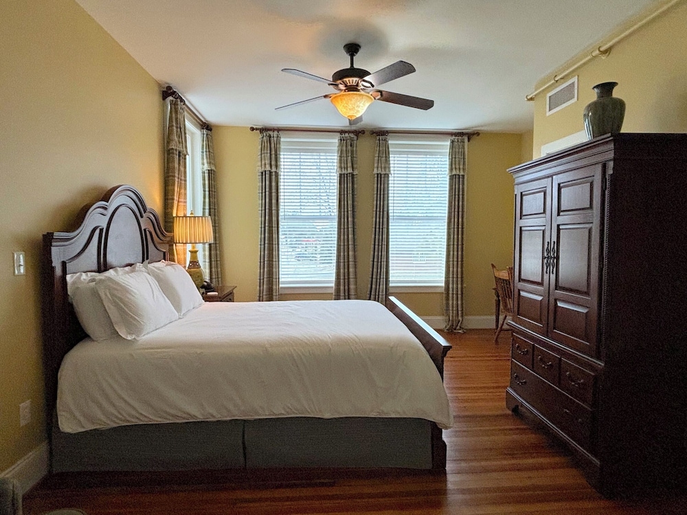 Grand Lux Inn - photo 14