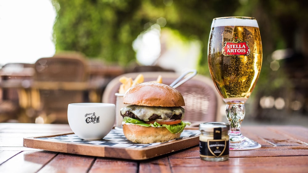 מזון ומשקאות