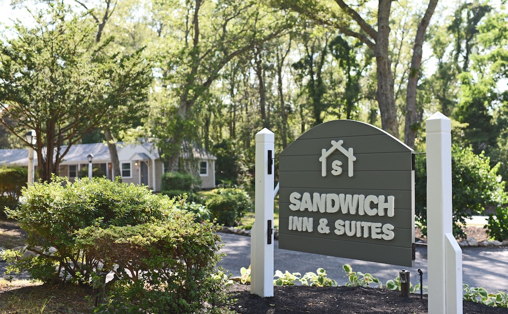Sandwich Inn and Suites - photo 21