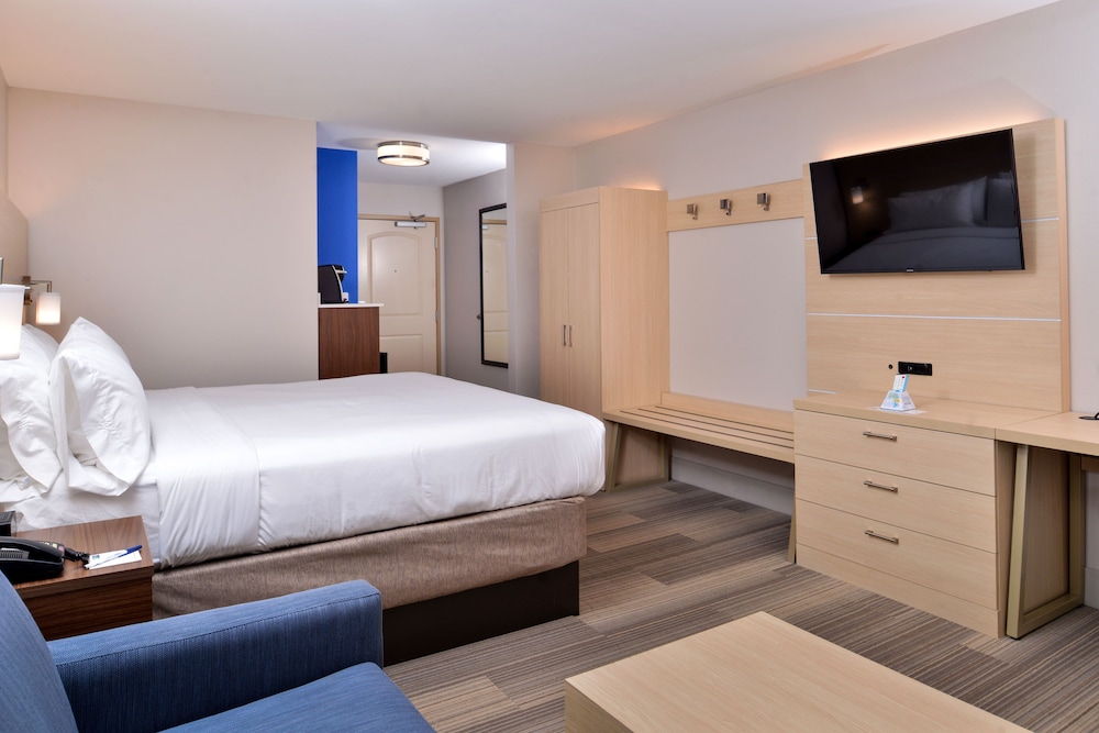 Holiday Inn Express & Suites Cincinnati Mason by IHG - photo 7