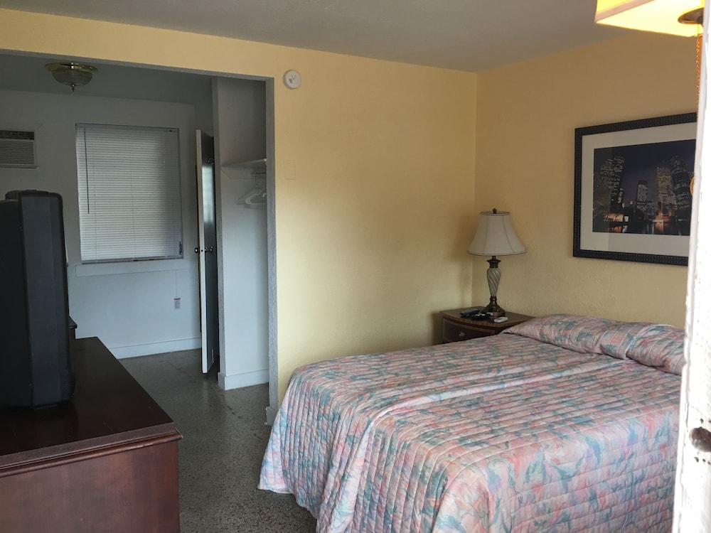 Economy Lodge - photo 6