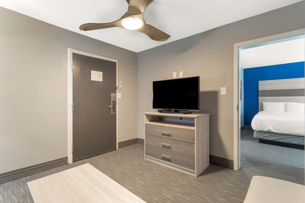Best Western Plus Magnolia Inn Suites - photo 16