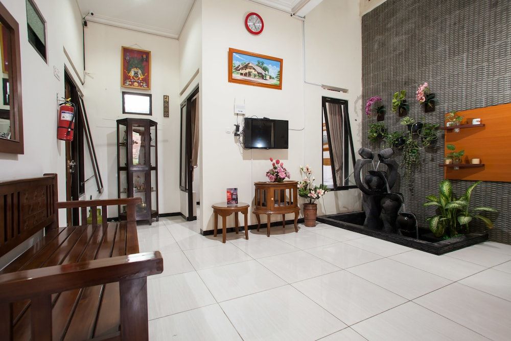 Reddoorz Syariah Near Singha Merjosari Park — Malang