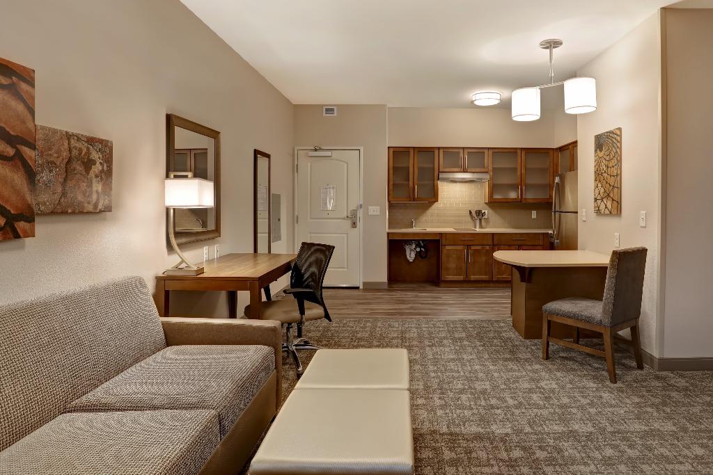 Clarion Hotel Overland Park - photo 16