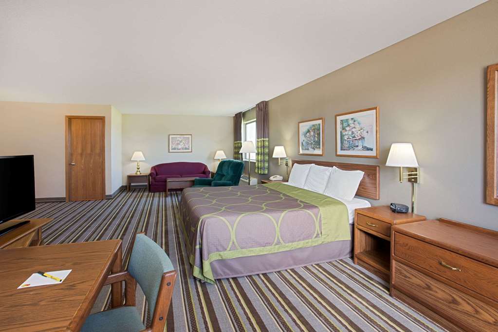 Super 8 by Wyndham Charles City - photo 11